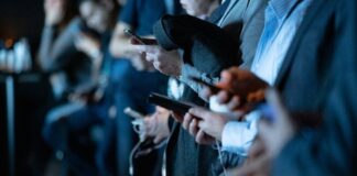 plynutí času a oblíbenost sociálních médií